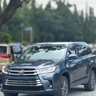2019 HIGHLANDER XLE FOR SALE IN ABUJA