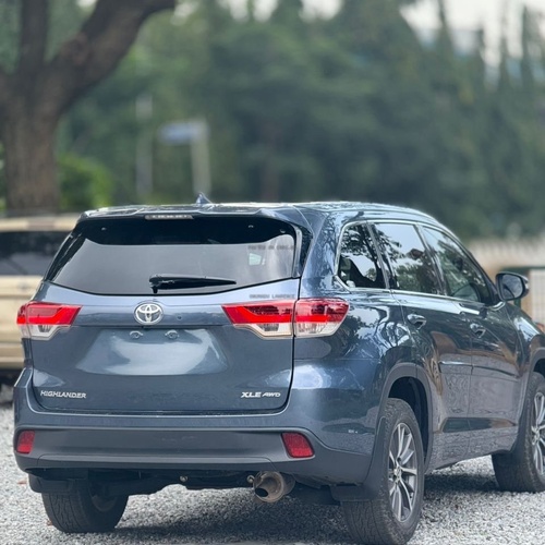 2019 HIGHLANDER XLE FOR SALE IN ABUJA