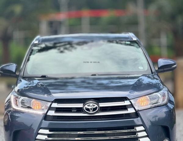 2019 HIGHLANDER XLE FOR SALE IN ABUJA