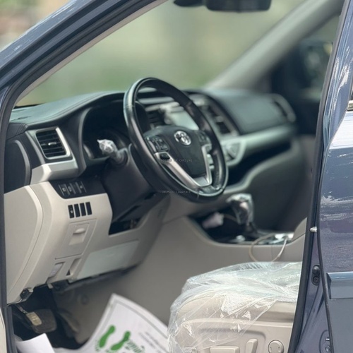 2019 HIGHLANDER XLE FOR SALE IN ABUJA