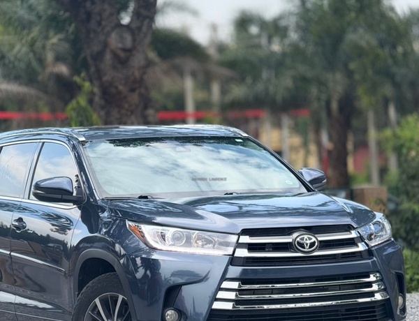 2019 HIGHLANDER XLE FOR SALE IN ABUJA