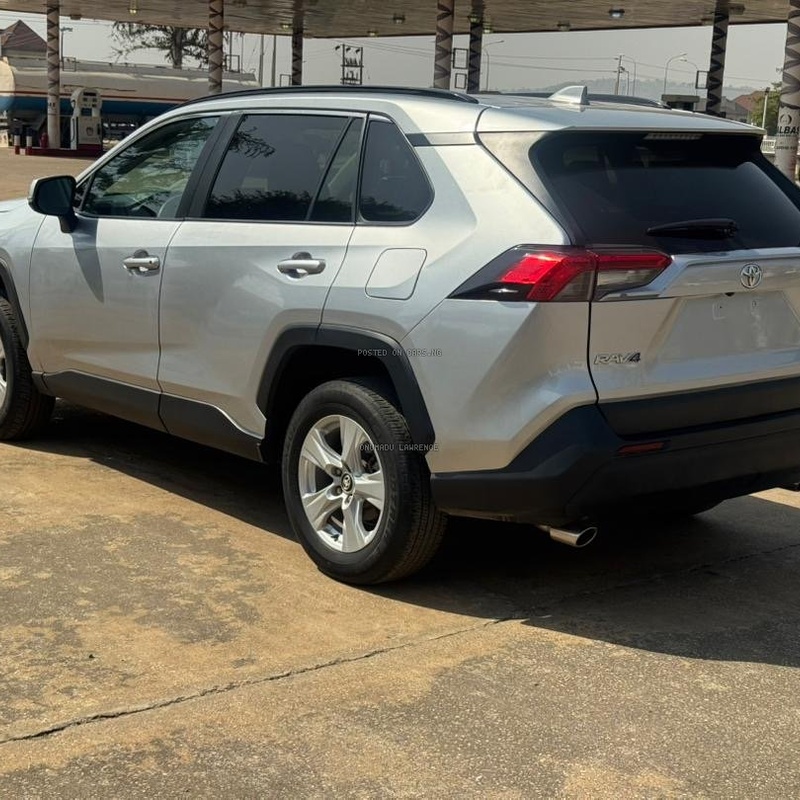 FOREIGN USED 2020 TOYOTA RAV4 XLE FOR SALE IN ABUJA image
