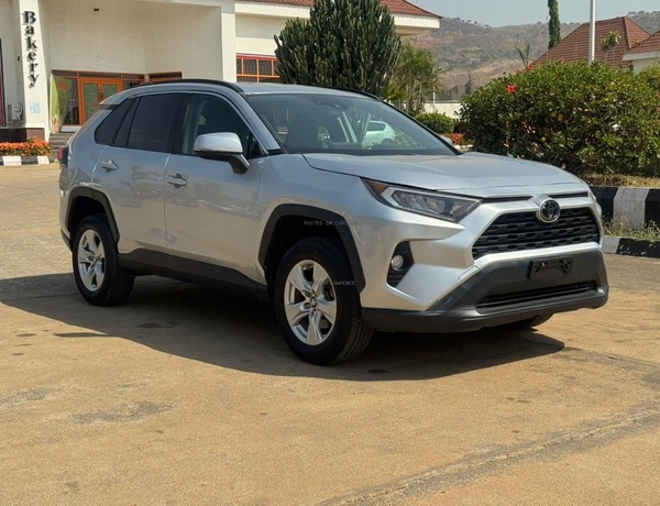 FOREIGN USED 2020 TOYOTA RAV4 XLE FOR SALE IN ABUJA