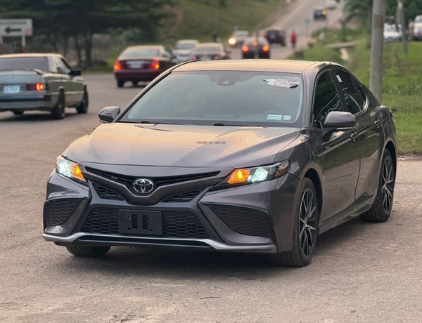 FOREIGN USED 2022 TOYOTA CAMRY SE FOR SALE IN ABUJA