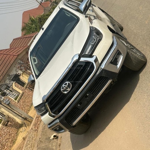 2022 TOYOTA HILUX AUTO DRIVE FOR SALE IN ABUJA