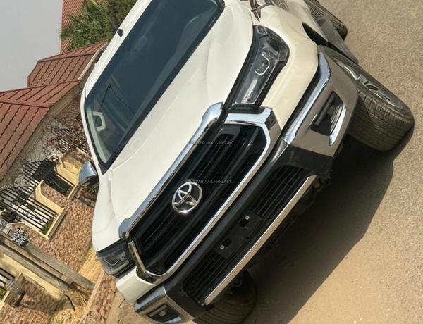 2022 TOYOTA HILUX AUTO DRIVE FOR SALE IN ABUJA
