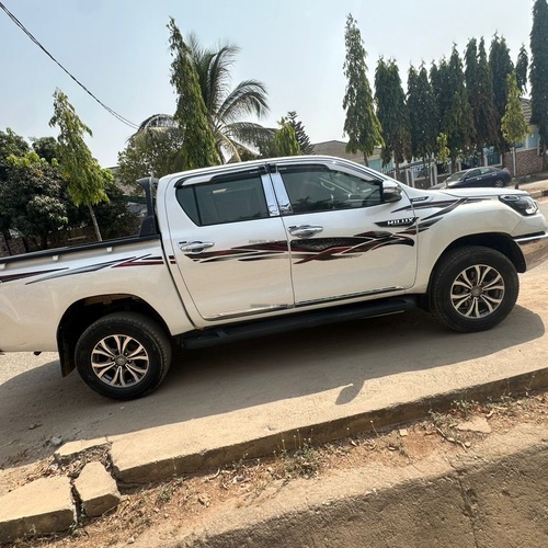 2022 TOYOTA HILUX AUTO DRIVE FOR SALE IN ABUJA