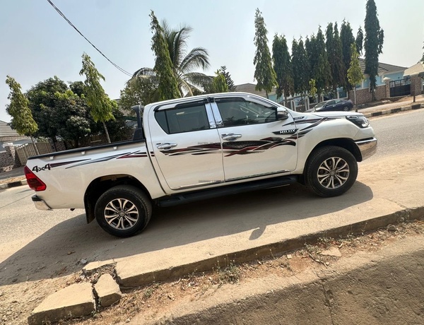 2022 TOYOTA HILUX AUTO DRIVE FOR SALE IN ABUJA
