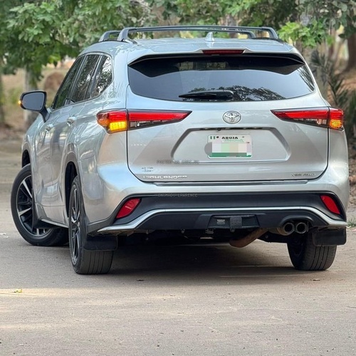 FOREIGN USED 2023 TOYOTA HIGHLANDER XSE FOR SALE IN ABUJA