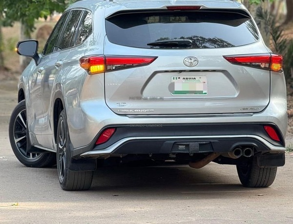 FOREIGN USED 2023 TOYOTA HIGHLANDER XSE FOR SALE IN ABUJA