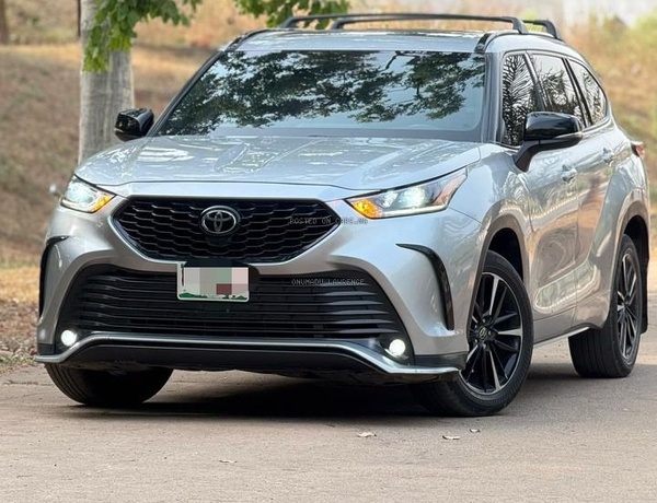 FOREIGN USED 2023 TOYOTA HIGHLANDER XSE FOR SALE IN ABUJA
