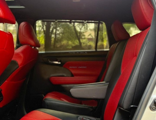 FOREIGN USED 2023 TOYOTA HIGHLANDER XSE FOR SALE IN ABUJA