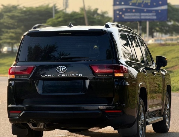 2023 Toyota Landcruiser (V6 Engine) for Sale in Abuja