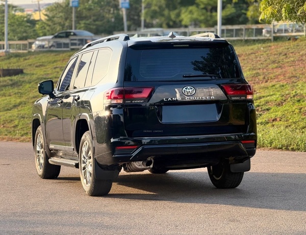 2023 Toyota Landcruiser (V6 Engine) for Sale in Abuja