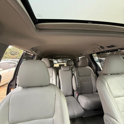 FOREIGN USED 2016 TOYOTA SIENNA XLE FOR SALE IN ABUJA