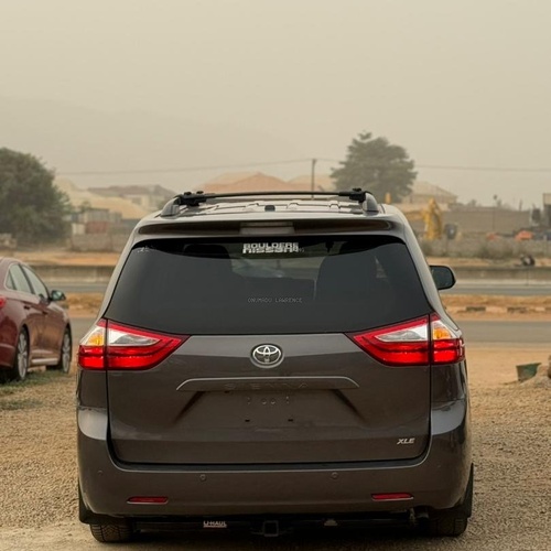 FOREIGN USED 2016 TOYOTA SIENNA XLE FOR SALE IN ABUJA