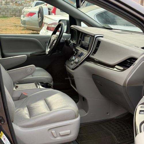 FOREIGN USED 2016 TOYOTA SIENNA XLE FOR SALE IN ABUJA