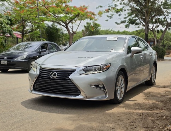 FOREIGN USED 2017 LEXUS ES350 FOR SALE IN ABUJA