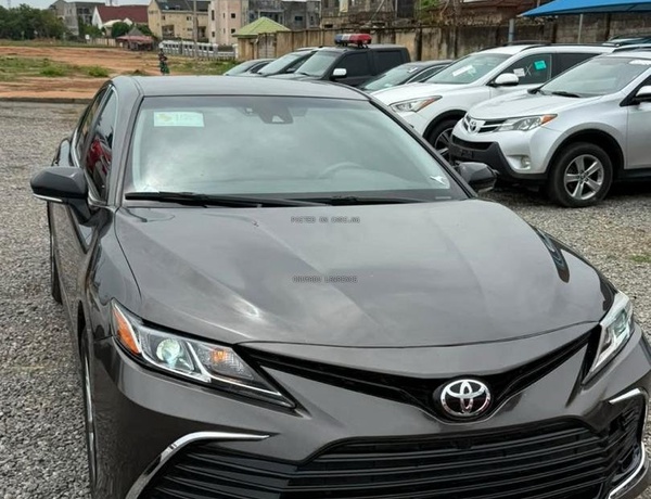 FOREIGN USED 2018 TOYOTA CAMRY LE FOR SALE IN ABUJA