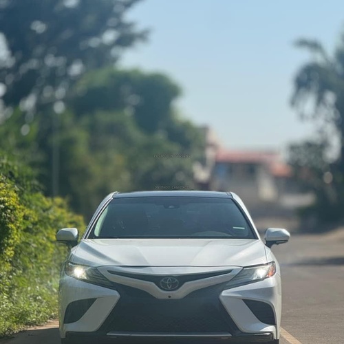 FOREIGN USED 2018 TOYOTA CAMRY XSE FOR SALE IN ABUJA