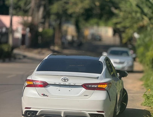 FOREIGN USED 2018 TOYOTA CAMRY XSE FOR SALE IN ABUJA