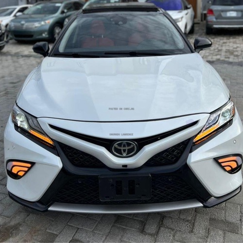 FOREIGN USED 2018 TOYOTA CAMRY XSE FOR SALE IN ABUJA