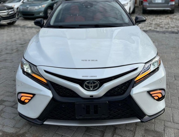 FOREIGN USED 2018 TOYOTA CAMRY XSE FOR SALE IN ABUJA