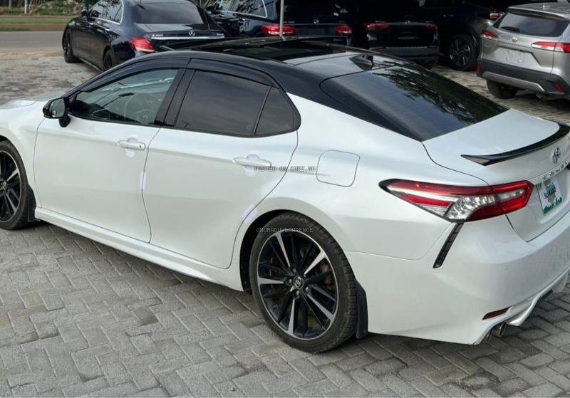 FOREIGN USED 2018 TOYOTA CAMRY XSE FOR SALE IN ABUJA image