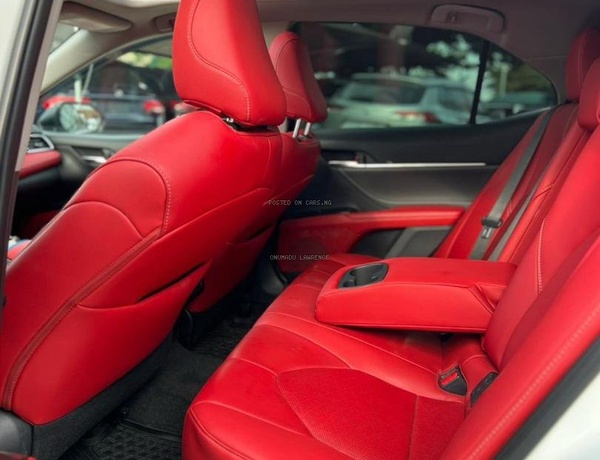 FOREIGN USED 2018 TOYOTA CAMRY XSE FOR SALE IN ABUJA