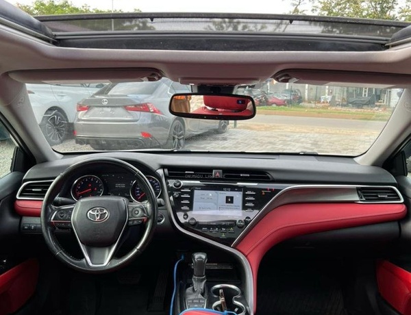 FOREIGN USED 2018 TOYOTA CAMRY XSE FOR SALE IN ABUJA