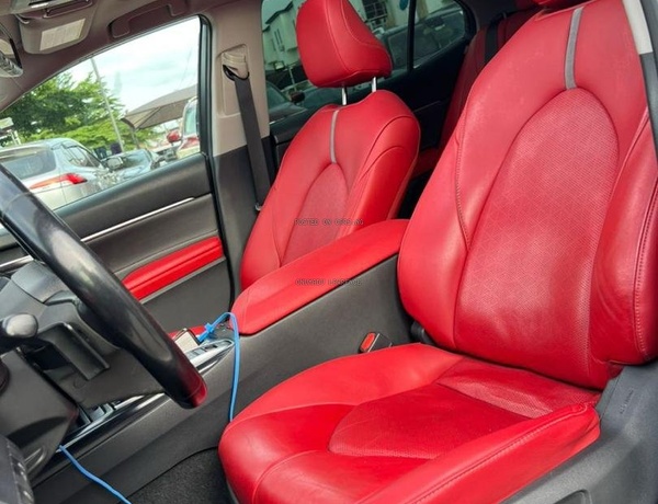 FOREIGN USED 2018 TOYOTA CAMRY XSE FOR SALE IN ABUJA