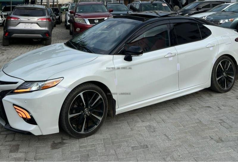 FOREIGN USED 2018 TOYOTA CAMRY XSE FOR SALE IN ABUJA image
