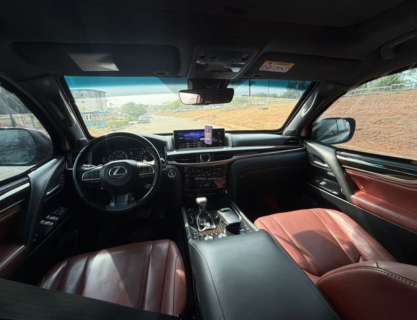 FOREIGN USED 2020 LEXUS LX570 BULLETPROOF FOR SALE IN ABUJA