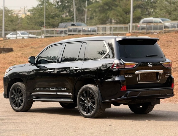 FOREIGN USED 2020 LEXUS LX570 BULLETPROOF FOR SALE IN ABUJA