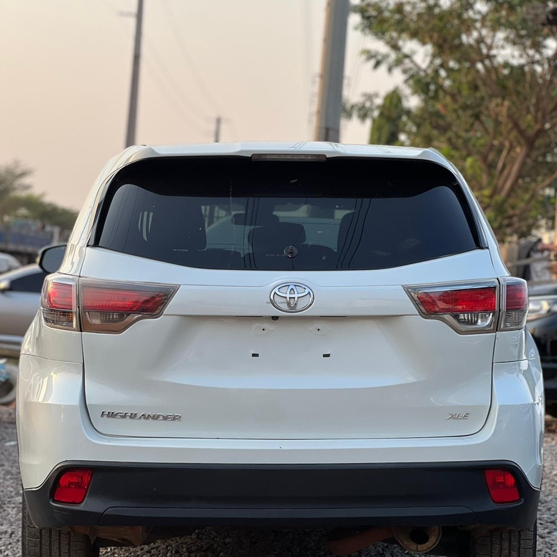 FOREIGN USED 2020 TOYOTA HIGHLANDER XLE FOR SALE IN ABUJA image