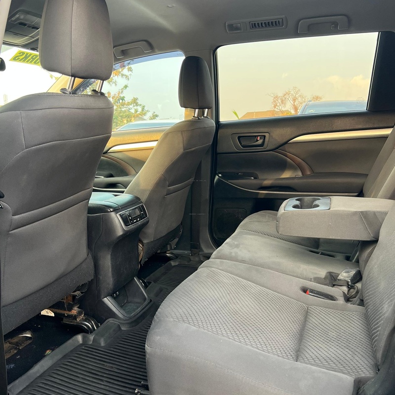 FOREIGN USED 2020 TOYOTA HIGHLANDER XLE FOR SALE IN ABUJA image