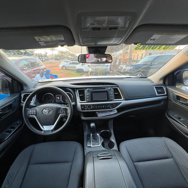 FOREIGN USED 2020 TOYOTA HIGHLANDER XLE FOR SALE IN ABUJA image