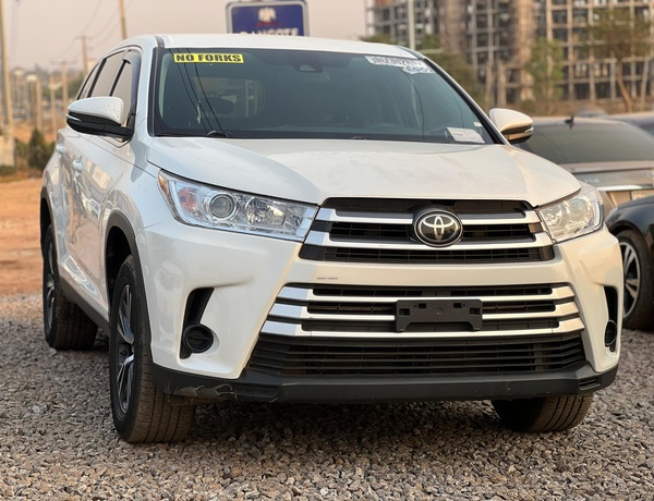 FOREIGN USED 2020 TOYOTA HIGHLANDER XLE FOR SALE IN ABUJA