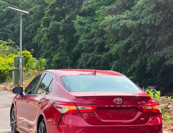 FOREIGN USED 2021 TOYOTA CAMRY SE FOR SALE IN ABUJA