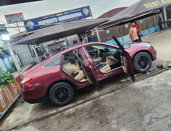 Direct neatly used 2011 crosstour fully upgraded to 2014