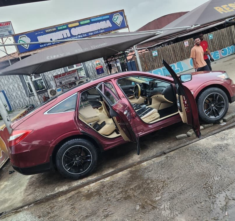 Direct neatly used 2011 crosstour fully upgraded to 2014 image