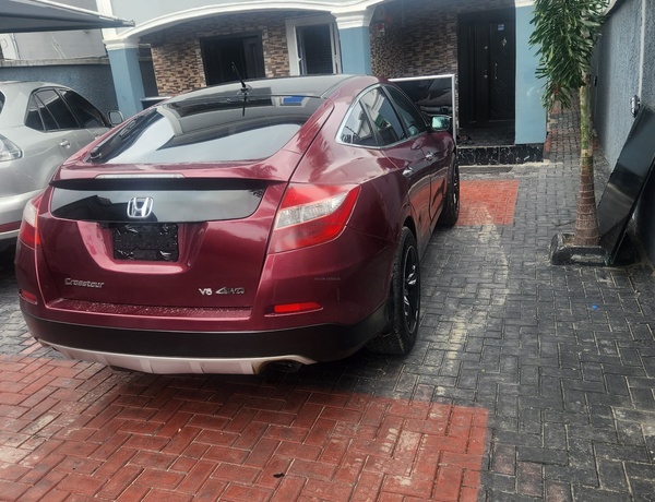 Direct neatly used 2011 crosstour fully upgraded to 2014