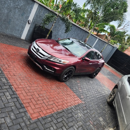 Direct neatly used 2011 crosstour fully upgraded to 2014