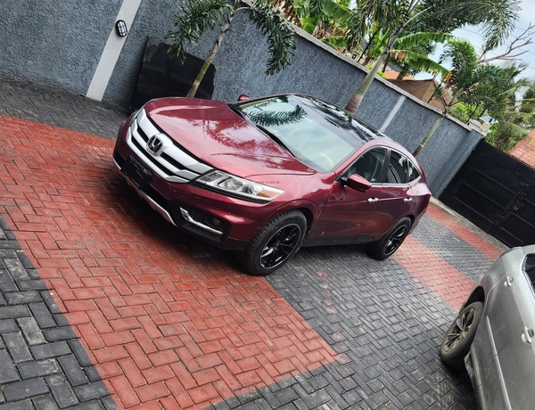 Direct neatly used 2011 crosstour fully upgraded to 2014