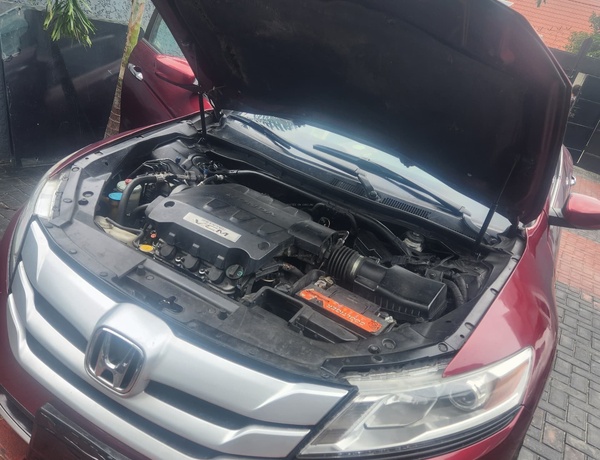 Direct neatly used 2011 crosstour fully upgraded to 2014