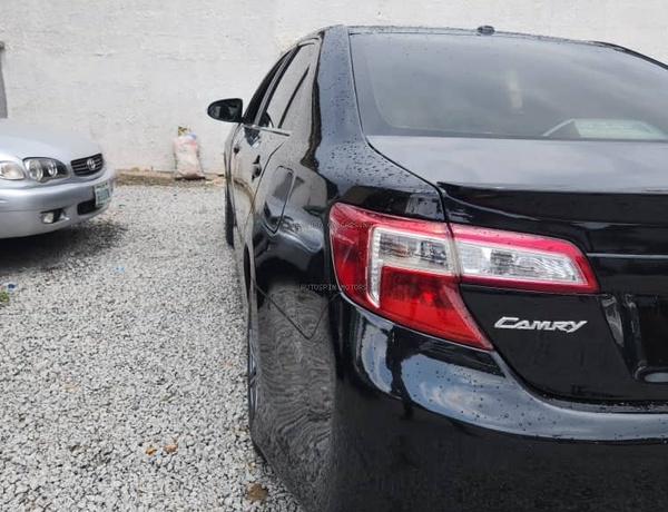 2013 Toyota Camry SE for Sale in Abuja