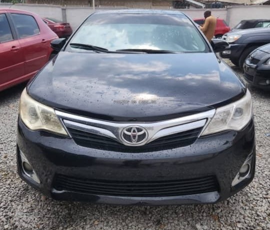 2013 Toyota Camry SE for Sale in Abuja