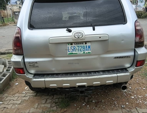 2005 Toyota 4runer in lagos