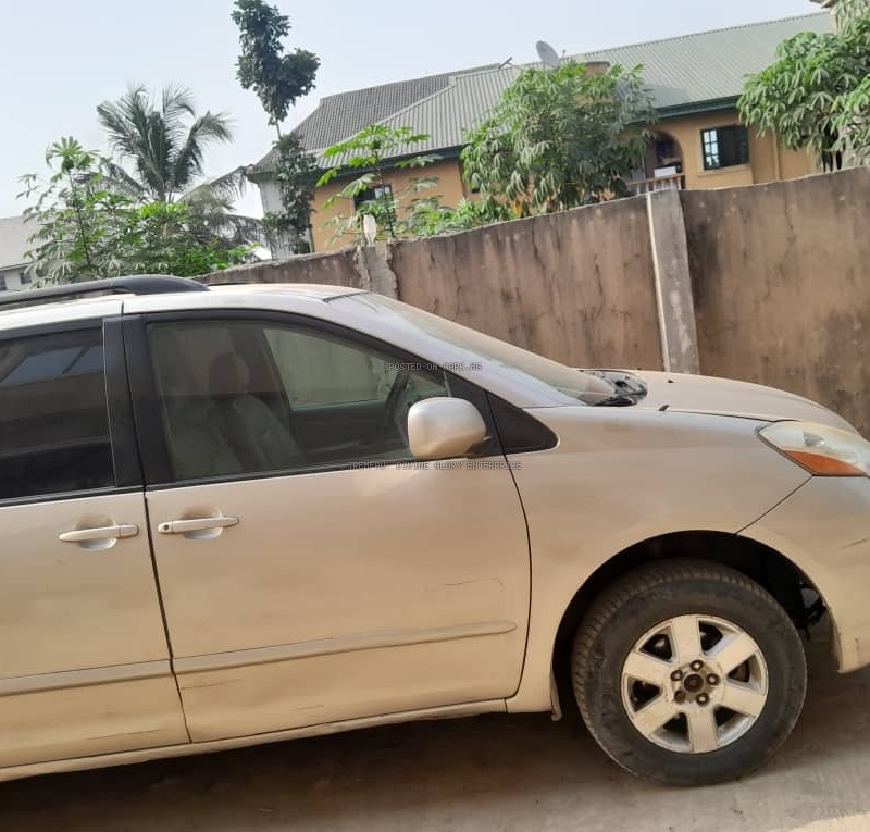 Toyota Sienna XLE 2005 for Sale in Lagos image