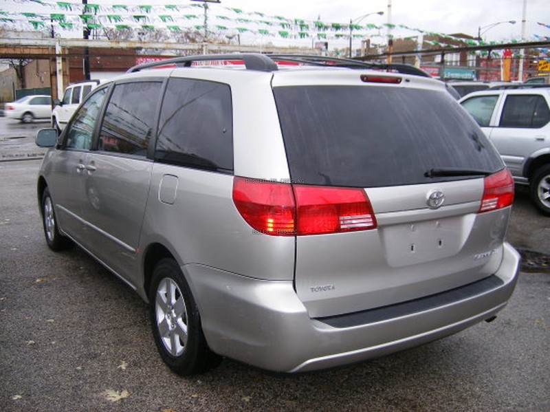 2005 Toyota Sienna for Sale  In Apapa  Lagos image